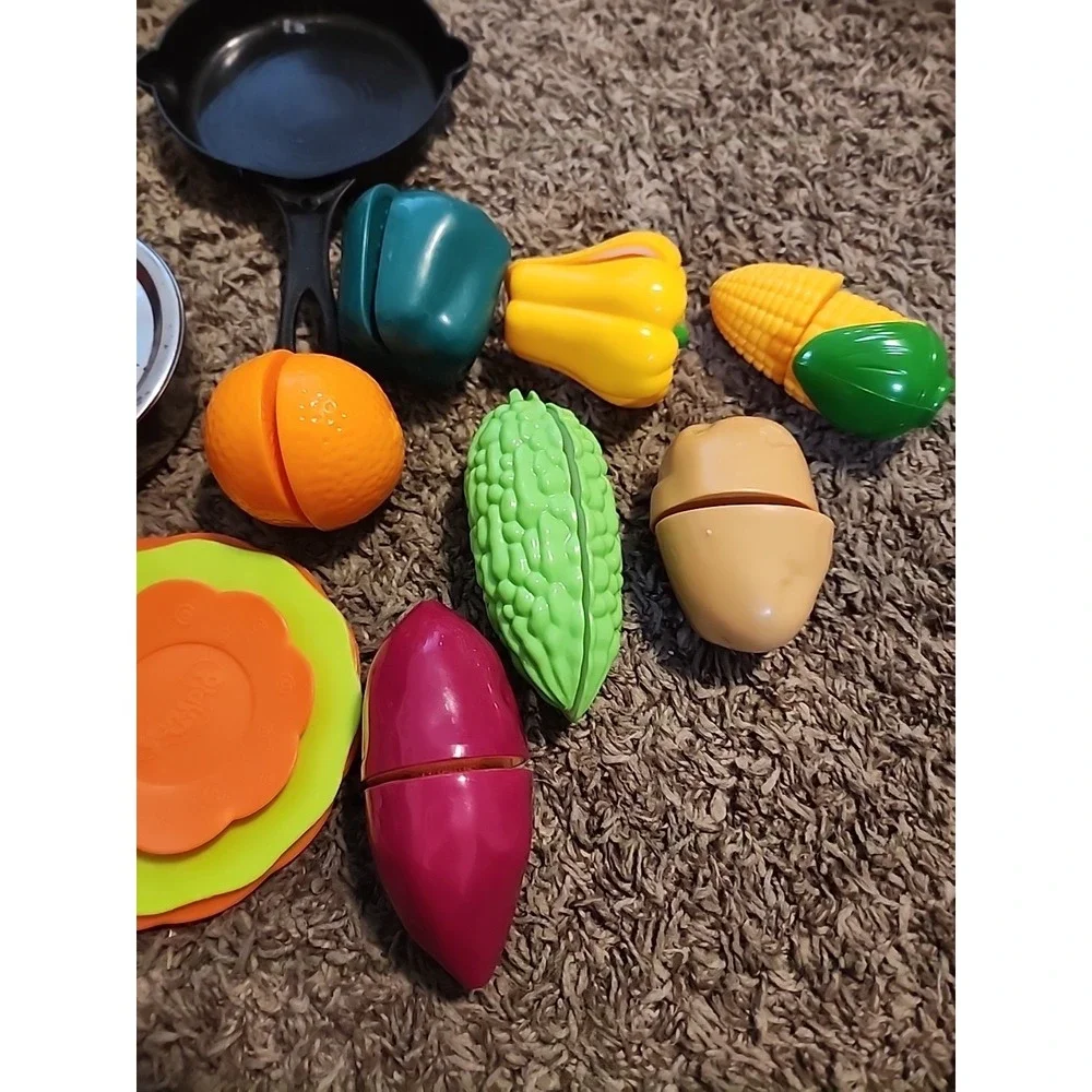 Lot of‎ 33 Pc Kids Pretend Plastic Food Fruit, Vegetables, Pot, Pans, Utensils